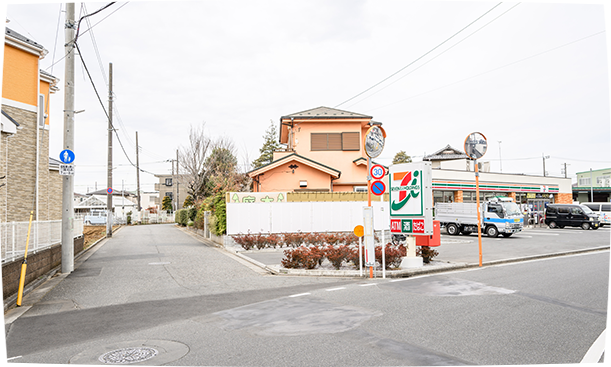 2.セブンイレブンの看板を左に曲がります